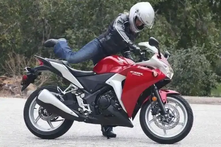 NEDEN MOTOSİKLETE SOLDAN BİNİLİR?